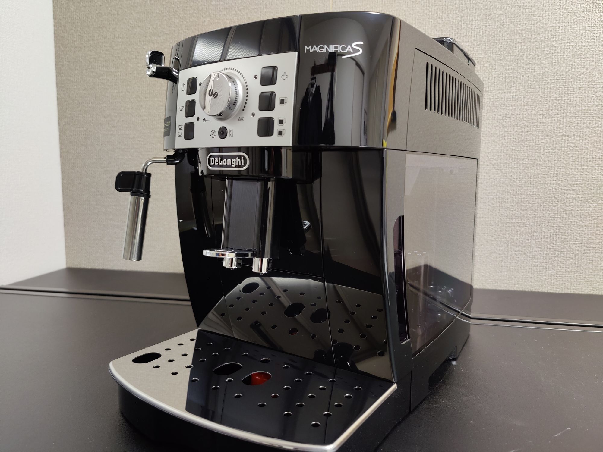 売り人気 ぺろさん専用DeLonghi ECAM22112B BLACK⭐︎マグニフィカS